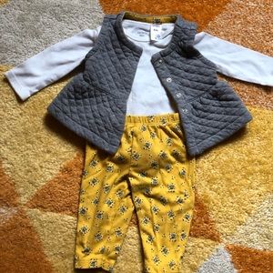 Carter’s bundle/set - bodysuit, vest and leggings